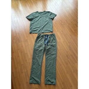 FIGS men's moss green scrub set top and Cairo cargo pants - Medium